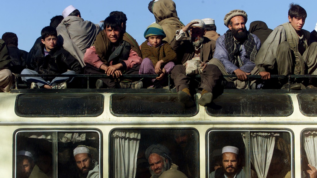 אוטובוס אפגני בקאבול, 2001. צילום: רויטרס