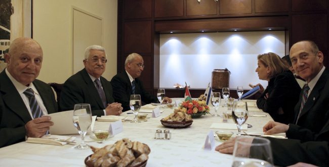 מנהיגים פלסטינים וישראלים בפגישה למטרת קיום שיחות שלום, 2008. צילום: רויטרס