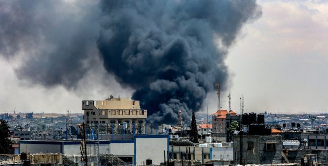 Smoke rises after an Israeli air strike in Rafah, May 7th. Photo: Flash 90