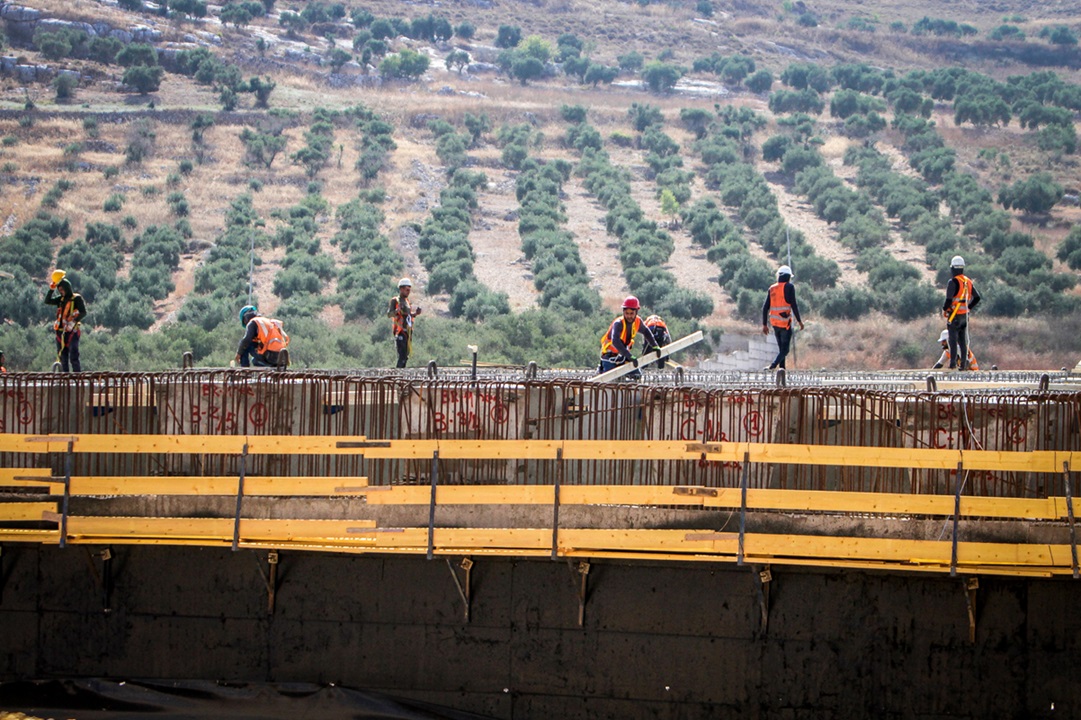 פועלים פלסטינים בגדה המערבית. צילום: פלאש 90